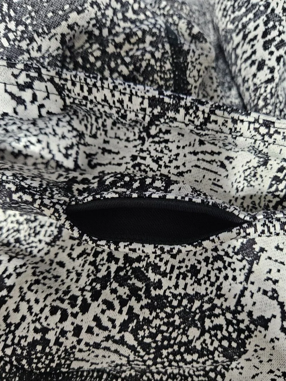 Zella Black/White Textured Static Abstract Print Legging L - Picture 4 of 10